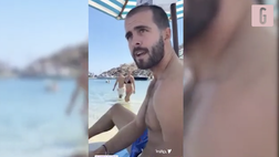 VIDEO Borriello e il suo sommelier: l’attaccante chiede il vino e… Pjanic lo serve