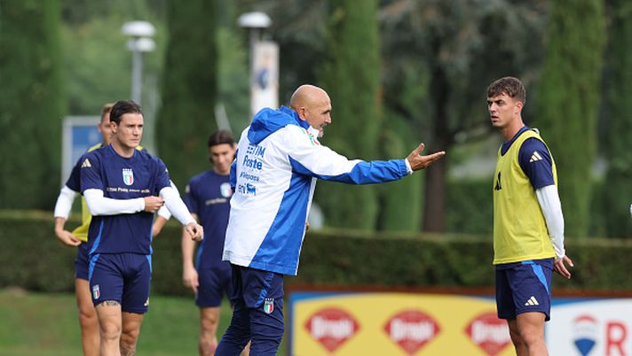 FLORENCE, ITALY - OCTOBER 08: Head coach Italy Luciano Spalletti reacts during a Italy training session at Centro Tecnico Federale di Coverciano on October 08, 2024 in Florence, Italy. (Photo by Claudio Villa/Getty Images)  Italia-Germania