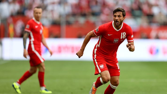 WROCLAW, POLAND - JUNE 01: Bartosz Bereszynski of Poland controls the ball during the UEFA Nations League League A Group 4 match between Poland and Wales at Tarczynski Arena on June 01, 2022 in Wroclaw, Poland. (Photo by Martin Rose/Getty Images) Bereszynski-Napoli, affare vicinissimo alla chiusura. Manca l’ultimo passaggio – Cds - immagine 1