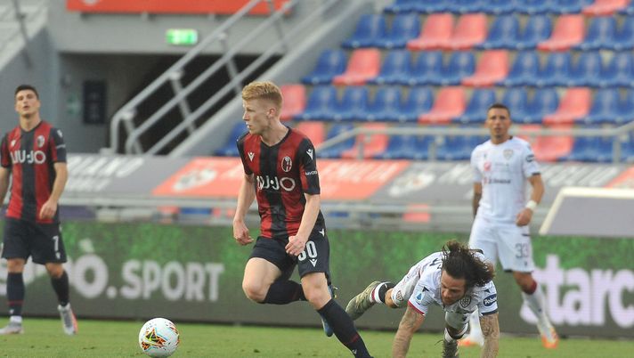 BOLOGNA, ITALY - JULY 01: Jerdi Schouten of Bologna FC in action during the Serie A match between Bologna FC and  Cagliari Calcio at Stadio Renato Dall'Ara on July 01, 2020 in Bologna, Italy. (Photo by Mario Carlini / Iguana Press/Getty Images) 