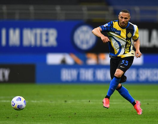 MILAN, ITALY - MAY 12: Danilo D'Ambrosio of FC Internazionale in action during the Serie A match between FC Internazionale and AS Roma at Stadio Giuseppe Meazza on May 12, 2021 in Milan, Italy. Sporting stadiums around Italy remain under strict restrictions due to the Coronavirus Pandemic as Government social distancing laws prohibit fans inside venues resulting in games being played behind closed doors. (Photo by Claudio Villa - Inter/Inter via Getty Images) MILAN, ITALY - MAY 12: Danilo D'Ambrosio of FC Internazionale in action during the Serie A match between FC Internazionale and AS Roma at Stadio Giuseppe Meazza on May 12, 2021 in Milan, Italy. Sporting stadiums around Italy remain under strict restrictions due to the Coronavirus Pandemic as Government social distancing laws prohibit fans inside venues resulting in games being played behind closed doors. (Photo by Claudio Villa - Inter/Inter via Getty Images)