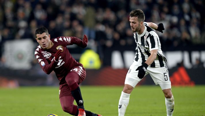 TURIN, ITALY - JANUARY 03: Iago Falque of Torino competes for the ball with Miralem Pjanic of Juventus   during the TIM Cup match between Juventus and Torino FC at Allianz Stadium on January 3, 20  (Photo by Filippo Alfero - Juventus FC/Juventus FC via Getty Images) 