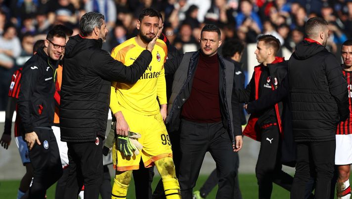 BERGAMO, ITALY - DECEMBER 22: Gianluigi Donnarumma of AC Milan reacts after losing the Serie A match between Atalanta BC and AC Milan at Gewiss Stadium on December 22, 2019 in Bergamo, Italy. (Photo by Marco Luzzani/Getty Images) BERGAMO, ITALY - DECEMBER 22: Gianluigi Donnarumma of AC Milan reacts after losing the Serie A match between Atalanta BC and AC Milan at Gewiss Stadium on December 22, 2019 in Bergamo, Italy. (Photo by Marco Luzzani/Getty Images)