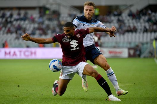 TURIN, ITALY - SEPTEMBER 23: Ciro Immobile of SS Lazio competes for the ball with Gleison Bremer of Torino FC during the Serie A match between Torino FC v SS Lazio at Stadio Olimpico di Torino on September 23, 2021 in Turin, Italy. (Photo by Marco Rosi - SS Lazio/Getty Images) TURIN, ITALY - SEPTEMBER 23: Ciro Immobile of SS Lazio competes for the ball with Gleison Bremer of Torino FC during the Serie A match between Torino FC v SS Lazio at Stadio Olimpico di Torino on September 23, 2021 in Turin, Italy. (Photo by Marco Rosi - SS Lazio/Getty Images)