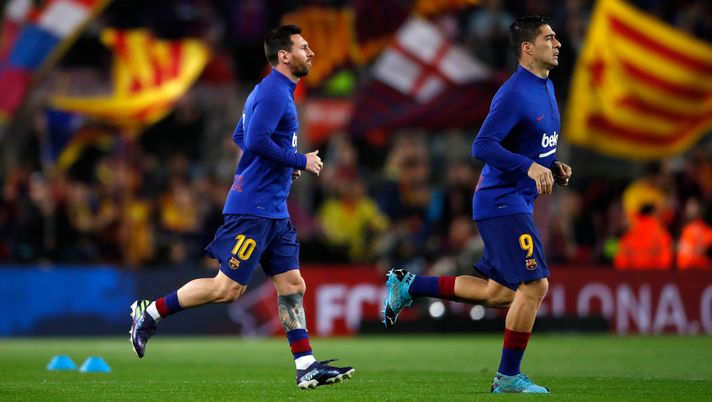 BARCELONA, SPAIN - DECEMBER 18: Luis Suarez (R) and Lionel Messi of Barcelona make their way onto the pitch to warm up prior to the Liga match between FC Barcelona and Real Madrid CF at Camp Nou on December 18, 2019 in Barcelona, Spain. (Photo by Eric Alonso/Getty Images) BARCELONA, SPAIN - DECEMBER 18: Luis Suarez (R) and Lionel Messi of Barcelona make their way onto the pitch to warm up prior to the Liga match between FC Barcelona and Real Madrid CF at Camp Nou on December 18, 2019 in Barcelona, Spain. (Photo by Eric Alonso/Getty Images)