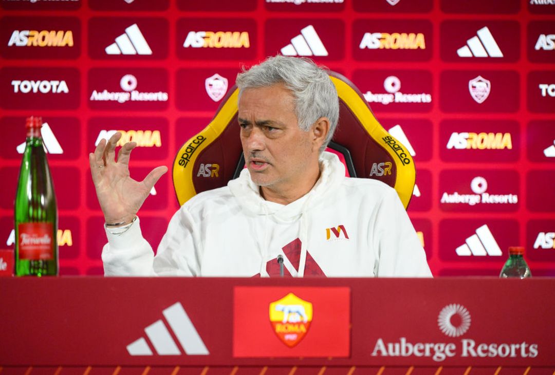Trigoria, la conferenza stampa di Mourinho prima di Juventus-Roma – FOTO GALLERY - immagine 8
