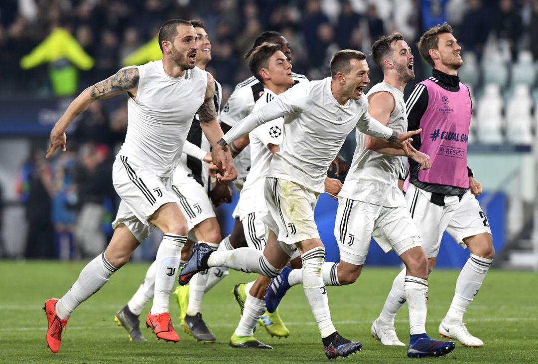  TURIN, ITALY - MARCH 12:  Juventus players  celebrate the victory at the end of the UEFA Champions League Round of 16 Second Leg match between Juventus and Club de Atletico Madrid at Allianz Stadium on March 12, 2019 in Turin, .  (Photo by Filippo Alfero - Juventus FC/Juventus FC via Getty Images) 