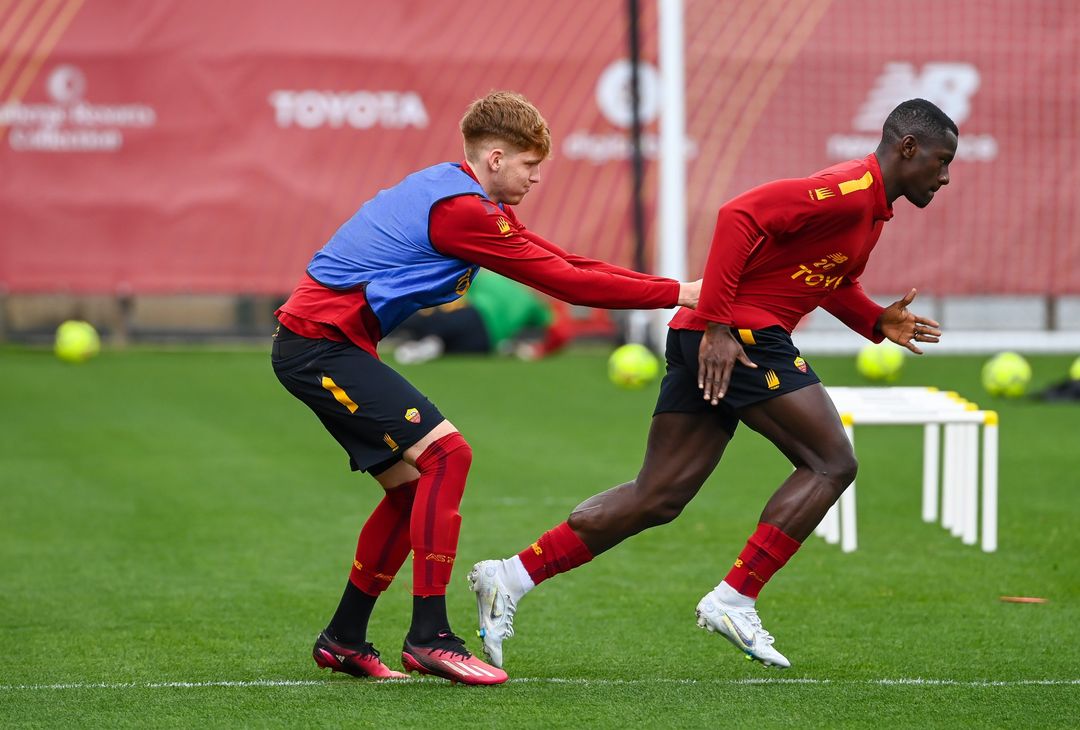 Roma, l’allenamento dopo la vittoria con la Real Sociedad: c’è Pisilli – FOTO GALLERY - immagine 45