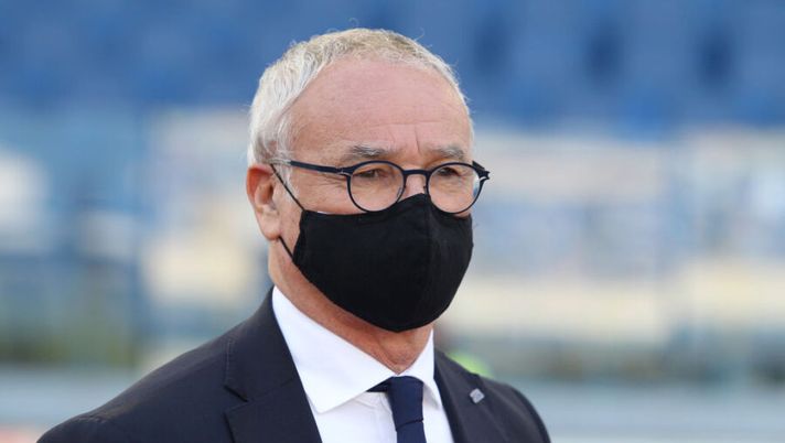 ROME, ITALY - FEBRUARY 20: Claudio Ranieri, Head Coach of U.C. Sampdoria looks on prior to the Serie A match between SS Lazio and UC Sampdoria at Stadio Olimpico on February 20, 2021 in Rome, Italy. Sporting stadiums around Italy remain under strict restrictions due to the Coronavirus Pandemic as Government social distancing laws prohibit fans inside venues resulting in games being played behind closed doors. (Photo by Paolo Bruno/Getty Images) Ranieri: “Sto bene qui, settimana prossima vedo Ferrero. Quagliarella non mi preoccupa, anzi” - immagine 1