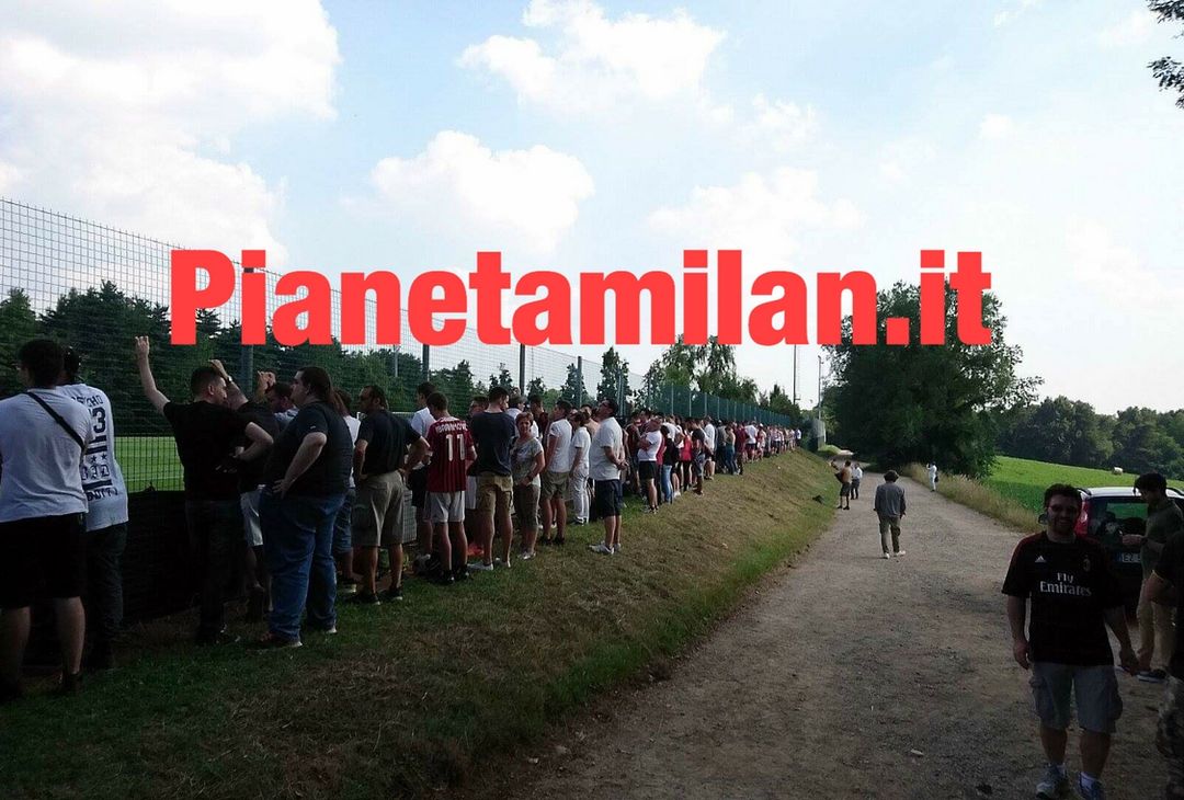 Tifosi Milan Milanello