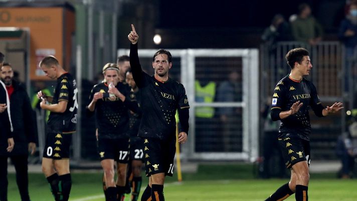 Serie A – Gol di Aramu, il Venezia batte la Fiorentina nel posticipo - immagine 1