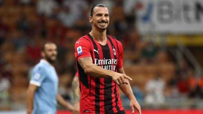 MILAN, ITALY - SEPTEMBER 12: Zlatan Ibrahimovic of AC Milan gestures during the Serie A match between AC Milan and SS Lazio at Stadio Giuseppe Meazza on September 12, 2021 in Milan, Italy. (Photo by Marco Luzzani/Getty Images) Ibrahimovic: “Rientro con la Juve? Rispondo così! Non rischio, non sono Superman: voglio solo…” - immagine 1