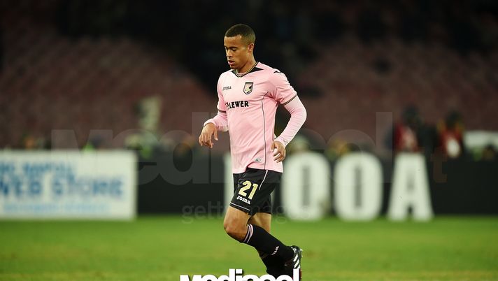 NAPLES, ITALY - JANUARY 29:  Robin Quaison of US Citta di Palermo in action during the Serie A match between SSC Napoli and US Citta di Palermo at Stadio San Paolo on January 29, 2017 in Naples, Italy.  (Photo by Francesco Pecoraro/Getty Images) 