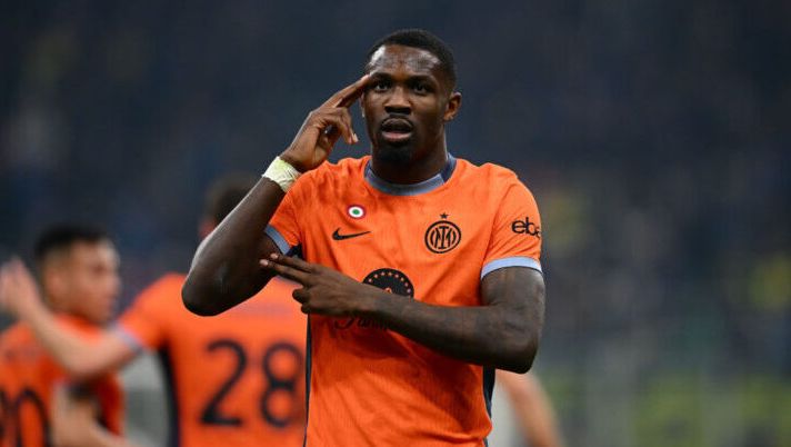 MILAN, ITALY - FEBRUARY 16: Marcus Thuram of FC Internazionale celebrates after scoring the first goal during the Serie A TIM match between FC Internazionale and US Salernitana - Serie A TIM at Stadio Giuseppe Meazza on February 16, 2024 in Milan, Italy. (Photo by Mattia Pistoia - Inter/Inter via Getty Images) ULTIM’ORA – Conferme per Thuram: è tornato oggi in gruppo! Acerbi, Frattesi e Calhanoglu… - immagine 1