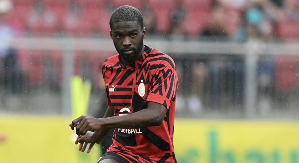 Fikayo Tomori (difensore AC Milan) qui nel riscaldamento dell'amichevole Wolfsberger-Milan 0-5 | News (Getty Images) Fikayo Tomori AC Milan amichevole Wolfsberger-Milan 0-5