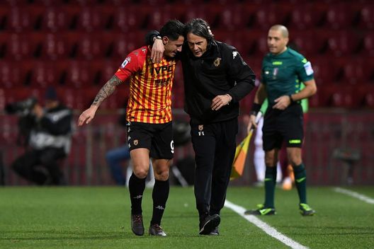 BENEVENTO, ITALY - JANUARY 22: Gianluca Lapadula of Benevento celebrates scoring the 2nd Benevento goal with Filippo Inzaghi, Head coach of Benevento looks on during the Serie A match between Benevento Calcio and Torino FC at Stadio Ciro Vigorito on January 22, 2021 in Benevento, Italy. (Photo by Francesco Pecoraro/Getty Images) BENEVENTO, ITALY - JANUARY 22: Gianluca Lapadula of Benevento celebrates scoring the 2nd Benevento goal with Filippo Inzaghi, Head coach of Benevento looks on during the Serie A match between Benevento Calcio and Torino FC at Stadio Ciro Vigorito on January 22, 2021 in Benevento, Italy. (Photo by Francesco Pecoraro/Getty Images)