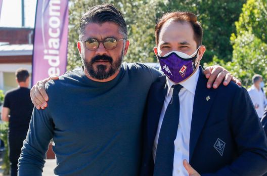 GERMOGLI PH: 26 MAGGIO 2021 FIRENZE CENTRO SPORTIVO DAVIDE ASTORI STRISCIONE PER L'ARRIVO DEL NUOVO ALLENATORE DELLA FIORENTINA GENNARO RINO GATTUSO NELLA FOTO CON JOSEPH COMMISSO GERMOGLI PH: 26 MAGGIO 2021 FIRENZE CENTRO SPORTIVO DAVIDE ASTORI STRISCIONE PER L'ARRIVO DEL NUOVO ALLENATORE DELLA FIORENTINA GENNARO RINO GATTUSO NELLA FOTO CON JOSEPH COMMISSO