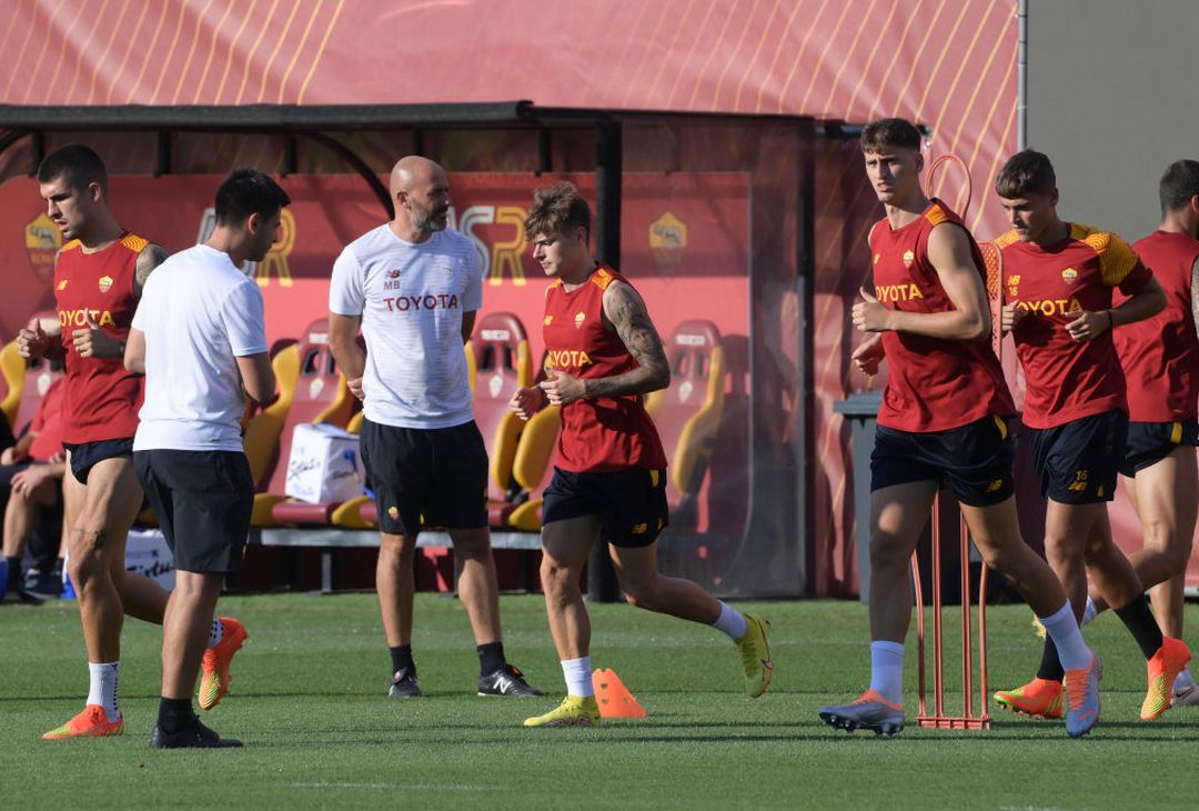 Roma, rifinitura prima del Monza: Belotti c’è. Squadra in ritiro – FOTO GALLERY - immagine 17