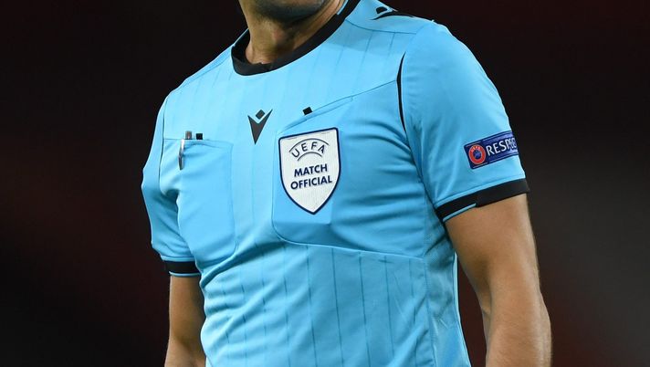 LONDON, ENGLAND - OCTOBER 29: Referee Filip Glova of Slovakia looks on during the UEFA Europa League Group B stage match between Arsenal FC and Dundalk FC at Emirates Stadium on October 29, 2020 in London, England. Sporting stadiums around the UK remain under strict restrictions due to the Coronavirus Pandemic as Government social distancing laws prohibit fans inside venues resulting in games being played behind closed doors. (Photo by Mike Hewitt/Getty Images) LONDON, ENGLAND - OCTOBER 29: Referee Filip Glova of Slovakia looks on during the UEFA Europa League Group B stage match between Arsenal FC and Dundalk FC at Emirates Stadium on October 29, 2020 in London, England. Sporting stadiums around the UK remain under strict restrictions due to the Coronavirus Pandemic as Government social distancing laws prohibit fans inside venues resulting in games being played behind closed doors. (Photo by Mike Hewitt/Getty Images)