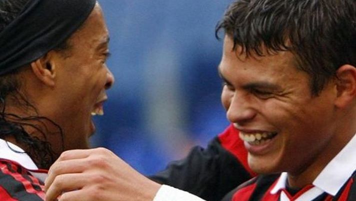 Thiago Silva saluta Ronaldinho: “Eri il migliore” Thiago Silva saluta Ronaldinho: “Eri il migliore” - immagine 1