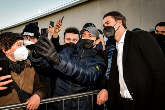 TURIN, ITALY - JANUARY 28: Juventus new signing Dusan Vlahovic arrives for medical tests on January 28, 2022 in Turin, Italy. (Photo by Daniele Badolato - Juventus FC/Juventus FC via Getty Images) TURIN, ITALY - JANUARY 28: Juventus new signing Dusan Vlahovic arrives for medical tests on January 28, 2022 in Turin, Italy. (Photo by Daniele Badolato - Juventus FC/Juventus FC via Getty Images)