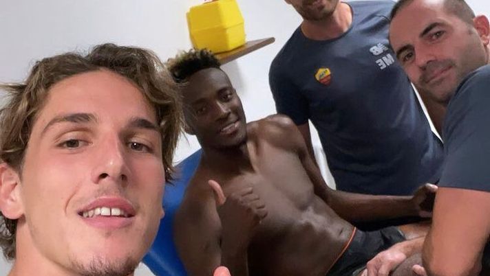 Zaniolo torna sui social e fa festa con Abraham: &#8220;Stremati ma felici&#8221; &#8211; FOTO 