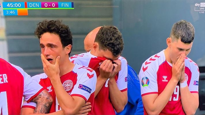 Danimarca-Finlandia, terrore per Eriksen: malore in campo, massaggio cardiaco 