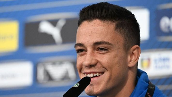 Italy's forward Giacomo Raspadori addresses a press conference in Moenchengladbach, western Germany, on June 13, 2022, on the eve of the UEFA Nations League football match Germany v Italy. (Photo by INA FASSBENDER / AFP) (Photo by INA FASSBENDER/AFP via Getty Images) Raspadori: “Perché ho scelto Napoli! Gol, assist, ruolo e Mertens: vi rispondo così” - immagine 1
