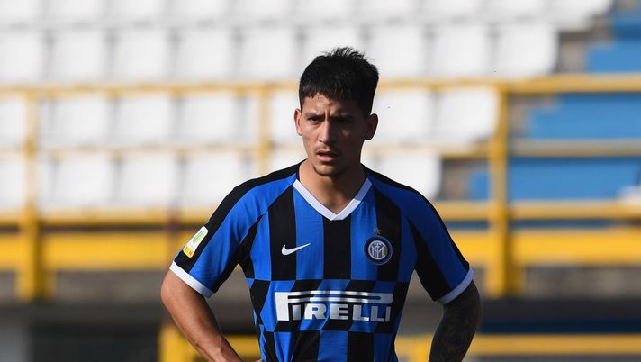 SESTO SAN GIOVANNI, ITALY - FEBRUARY 22:  Martín Satriano of FC Internazionale in action during the Primavera 1 match between FC Internazionale U19 and Genoa CFC U19 at Stadio Breda on February 22, 2020 in Sesto San Giovanni, Italy.  (Photo by Claudio Villa - Inter/Inter via Getty Images) 