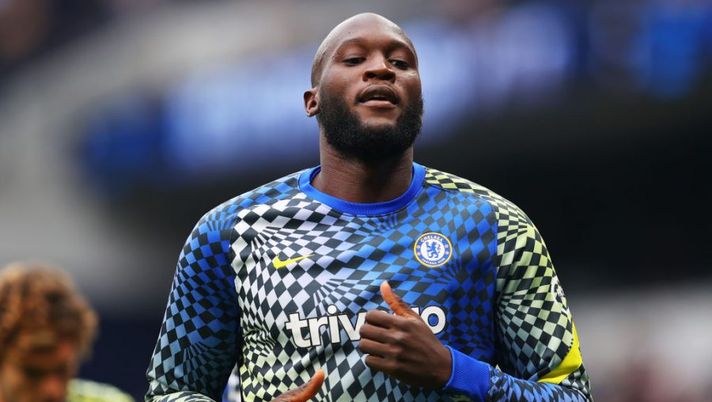 LONDON, ENGLAND - SEPTEMBER 19: Romelu Lukaku of Chelsea warms up prior to the Premier League match between Tottenham Hotspur and Chelsea at Tottenham Hotspur Stadium on September 19, 2021 in London, England. (Photo by Catherine Ivill/Getty Images) Inter, arriva Lukaku! Gazzetta: “Il giorno cerchiato in rosso per il ritorno di Big Rom” - immagine 1