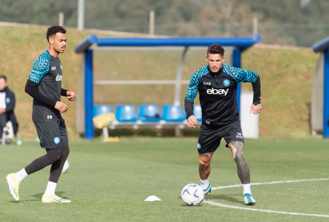 GALLERY Il Napoli prepara la sfida all’Atalanta: le foto dell’allenamento odierno- immagine 1