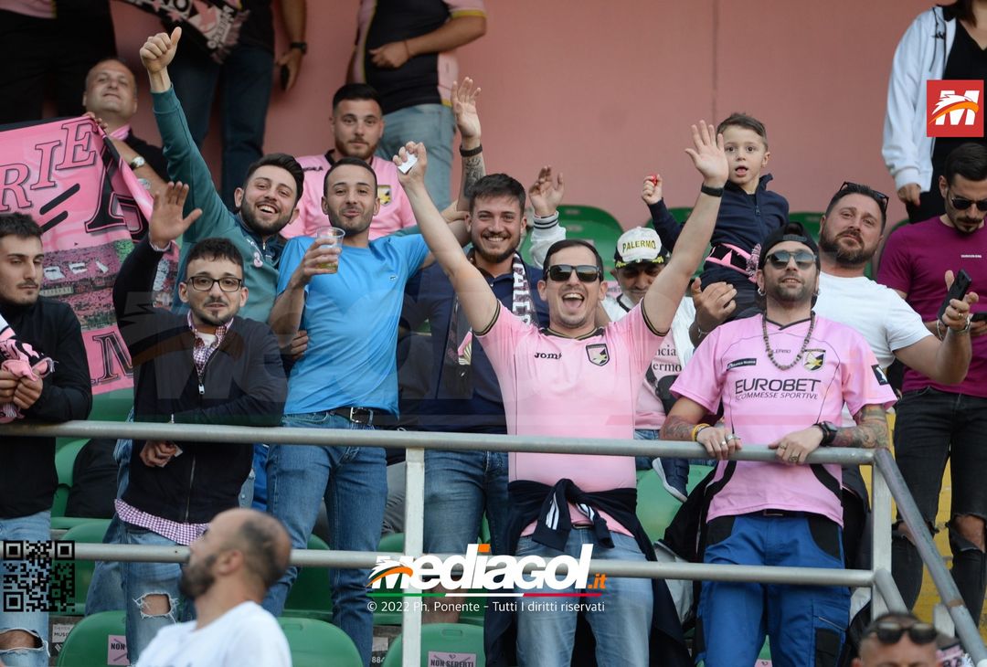 Fototifo, i tifosi allo stadio per Palermo-Virtus Entella 2-2 (gallery) - immagine 40
