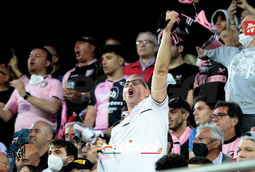 Fototifo, i tifosi allo stadio per Palermo-Virtus Entella 2-2 (gallery) - immagine 119