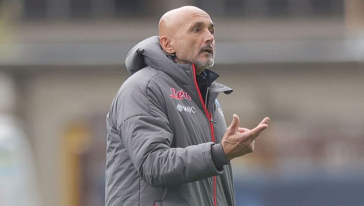 EMPOLI, ITALY - APRIL 24: Luciano Spalletti manager of SSC Napoli gestures during the Serie A match between Empoli FC and SSC Napoli at Stadio Carlo Castellani on April 24, 2022 in Empoli, Italy. (Photo by Gabriele Maltinti/Getty Images) Spalletti: “Futuro? La società farà le sue valutazioni! Mertens, a De Laurentiis ho detto…” - immagine 1
