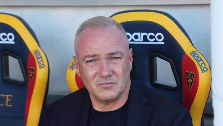 LECCE, ITALY - OCTOBER 02: Head coach of Cremonese Massimiliano Alvini during the Serie A match between US Lecce and US Cremonese at Stadio Via del Mare on October 02, 2022 in Lecce, Italy. (Photo by Maurizio Lagana/Getty Images) Cremonese, Alvini: “Meritavamo di vincere, sono rammaricato per i giocatori” - immagine 1