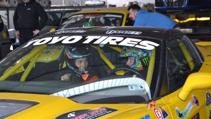 Valentino Rossi show al Rally Drift di Talacchio: al suo fianco a fargli da copilota la fidanzata Valentino Rossi show al Rally Drift di Talacchio: al suo fianco a fargli da copilota la fidanzata