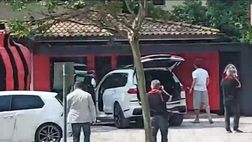 VIDEO Milan, da Ibrahimovic a Tomori: cori e bandiere al raduno di Milanello
