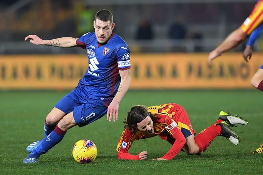 LECCE, ITALY - FEBRUARY 02: Andrea Belotti of Torino FC vies with Jacopo Petriccione of US Lecce during the Serie A match between US Lecce and Torino FC at Stadio Via del Mare on February 02, 2020 in Lecce, Italy. (Photo by Francesco Pecoraro/Getty Images) LECCE, ITALY - FEBRUARY 02: Andrea Belotti of Torino FC vies with Jacopo Petriccione of US Lecce during the Serie A match between US Lecce and Torino FC at Stadio Via del Mare on February 02, 2020 in Lecce, Italy. (Photo by Francesco Pecoraro/Getty Images)