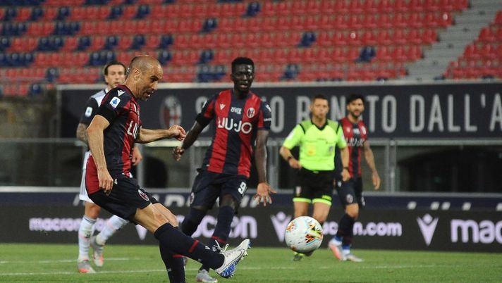 BOLOGNA, ITALY - JUNE 22: Rodrigo Palacio of Bologna FC in action during the Serie A match between Bologna FC and Juventus at Stadio Renato Dall'Ara on June 22, 2020 in Bologna, Italy. (Photo by Mario Carlini / Iguana Press/Getty Images) BOLOGNA, ITALY - JUNE 22: Rodrigo Palacio of Bologna FC in action during the Serie A match between Bologna FC and Juventus at Stadio Renato Dall'Ara on June 22, 2020 in Bologna, Italy. (Photo by Mario Carlini / Iguana Press/Getty Images)