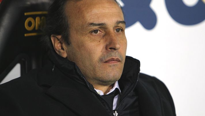 BERGAMO, ITALY - FEBRUARY 15:  Genoa CFC manager Pasquale Marino looks on before the Serie A match between Atalanta BC and Genoa CFC at Stadio Atleti Azzurri d'Italia on February 15, 2012 in Bergamo, Italy.  (Photo by Marco Luzzani/Getty Images)  BERGAMO, ITALY - FEBRUARY 15:  Genoa CFC manager Pasquale Marino looks on before the Serie A match between Atalanta BC and Genoa CFC at Stadio Atleti Azzurri d'Italia on February 15, 2012 in Bergamo, Italy.  (Photo by Marco Luzzani/Getty Images)