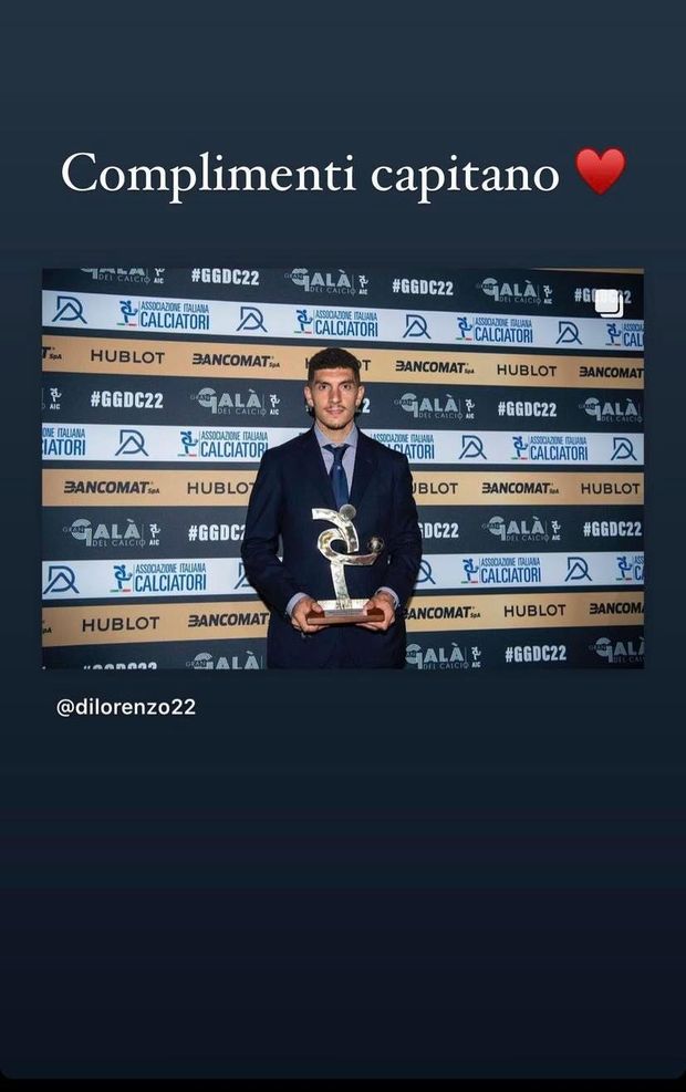 FOTO Politano si complimenta con Di Lorenzo per il premio vinto- immagine 2