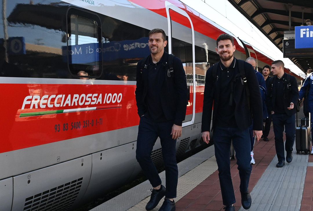 FOTO La Nazionale parte da Firenze per Napoli: gli scatti in treno - immagine 2