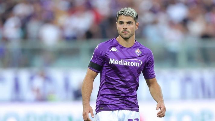 FLORENCE, ITALY - AUGUST 14: Riccardo Sottil of ACF Fiorentina looks on during the Serie A match between ACF Fiorentina and US Cremonese at Stadio Artemio Franchi on August 14, 2022 in Florence, . (Photo by Gabriele Maltinti/Getty Images) Dov’è finito Sottil? Italiano: “Ora il problema è meno acuto, ho una speranza” - immagine 1