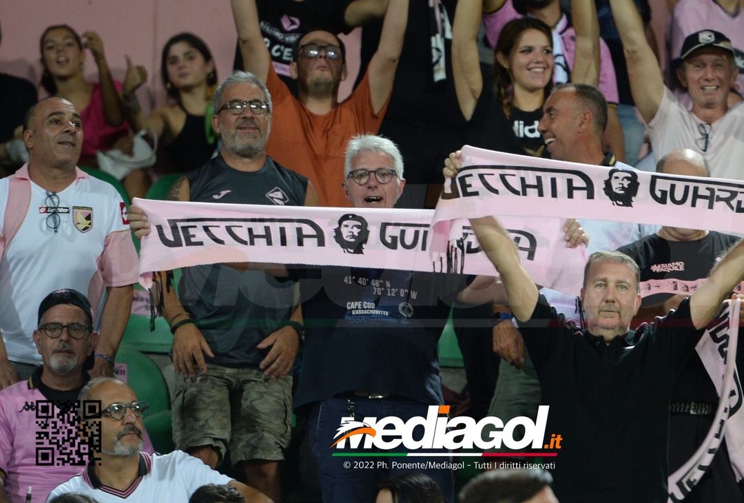 FOTOTIFO, Palermo-Genoa 1-0: i tifosi allo stadio “Renzo Barbera” (Gallery) - immagine 77