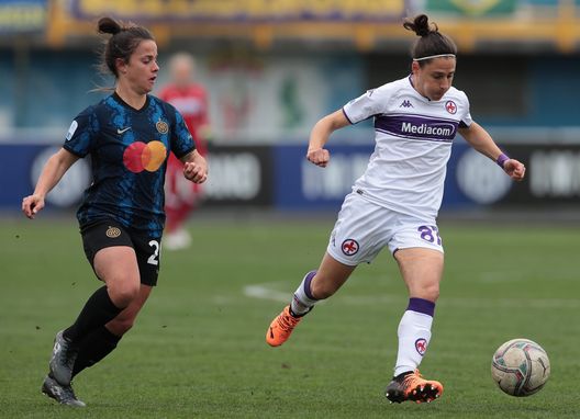 SESTO SAN GIOVANNI, ITALY - APRIL 02: Veronica Boquete of ACF Fiorentina is challenged by Flaminia Simonetti of FC Internazionale during the Women Serie A match between FC Internazionale and ACF Fiorentina at Stadio Breda on April 02, 2022 in Sesto San Giovanni, Italy. (Photo by Emilio Andreoli/Getty Images) SESTO SAN GIOVANNI, ITALY - APRIL 02: Veronica Boquete of ACF Fiorentina is challenged by Flaminia Simonetti of FC Internazionale during the Women Serie A match between FC Internazionale and ACF Fiorentina at Stadio Breda on April 02, 2022 in Sesto San Giovanni, Italy. (Photo by Emilio Andreoli/Getty Images)
