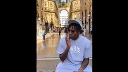 VIDEO / Relax per Leao: va a spasso per Milano