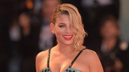 Emma Marrone si spoglia per l’Italia: “Come la grande Ferilli, forza Azzurri”