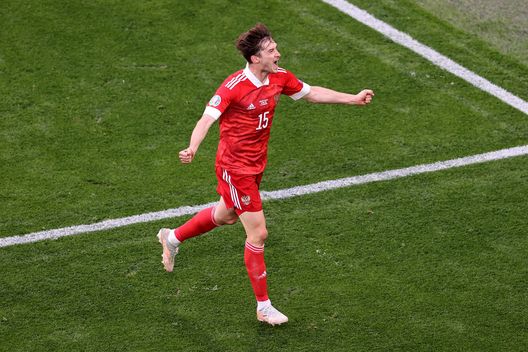 SAINT PETERSBURG, RUSSIA - JUNE 16: Aleksei Miranchuk of Russia celebrates after scoring their side's first goal during the UEFA Euro 2020 Championship Group B match between Finland and Russia at Saint Petersburg Stadium on June 16, 2021 in Saint Petersburg, Russia. (Photo by Anton Vaganov - Pool/Getty Images) Atalanta, Sartori: “Miranchuk? La società crede in lui, finora nessuna richiesta”- immagine 2