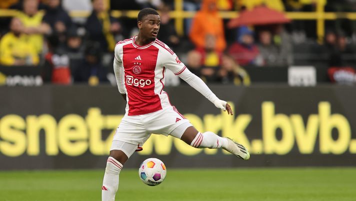 Nome nuovo per la difesa del Napoli, piace un baby talento dell’Ajax: le ultime - immagine 1