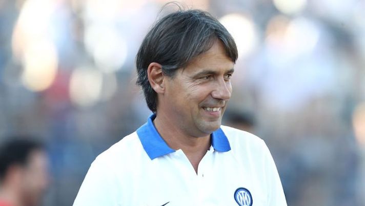 LUGANO, SWITZERLAND - JULY 12: FC Internazionale coach Simone Inzaghi looks on before Pre-season Friendly between FC Lugano v FC Internazionale at Cornaredo Stadium on July 12, 2022 in Lugano, Switzerland. (Photo by Marco Luzzani/Getty Images) Inzaghi: “Mercato? Scelta fatta! Gioca Gosens, Brozovic c’è, Lukaku e il portiere…” - immagine 1
